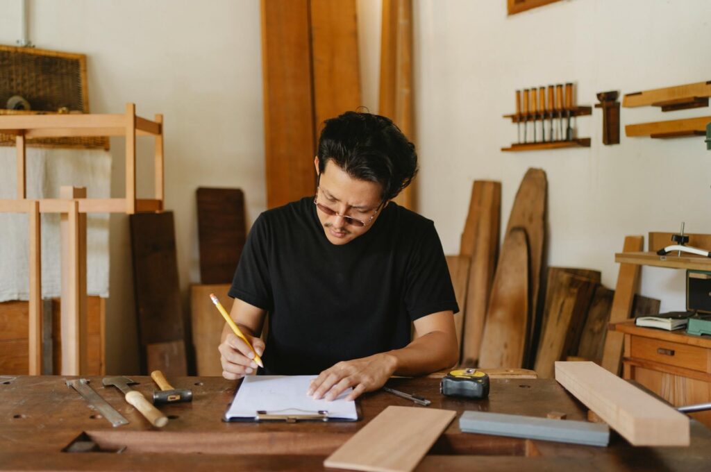 tradesperson calculating job price to make a profit UK