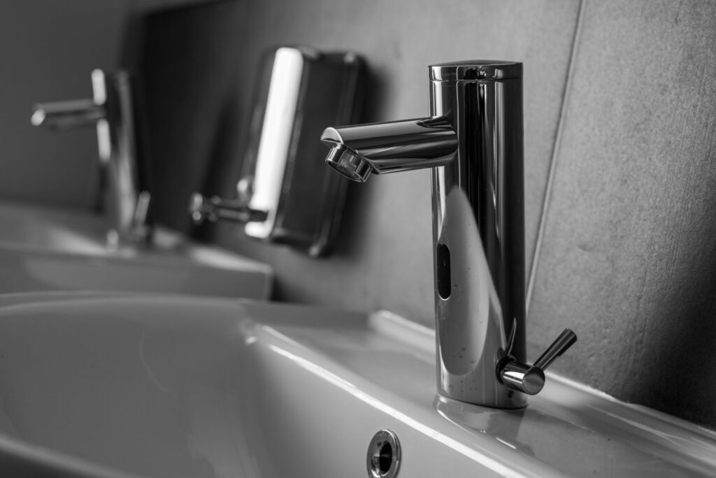 how plumbers win commercial contracts faster quoting UK 2026
