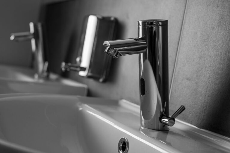 how plumbers win commercial contracts faster quoting UK 2026