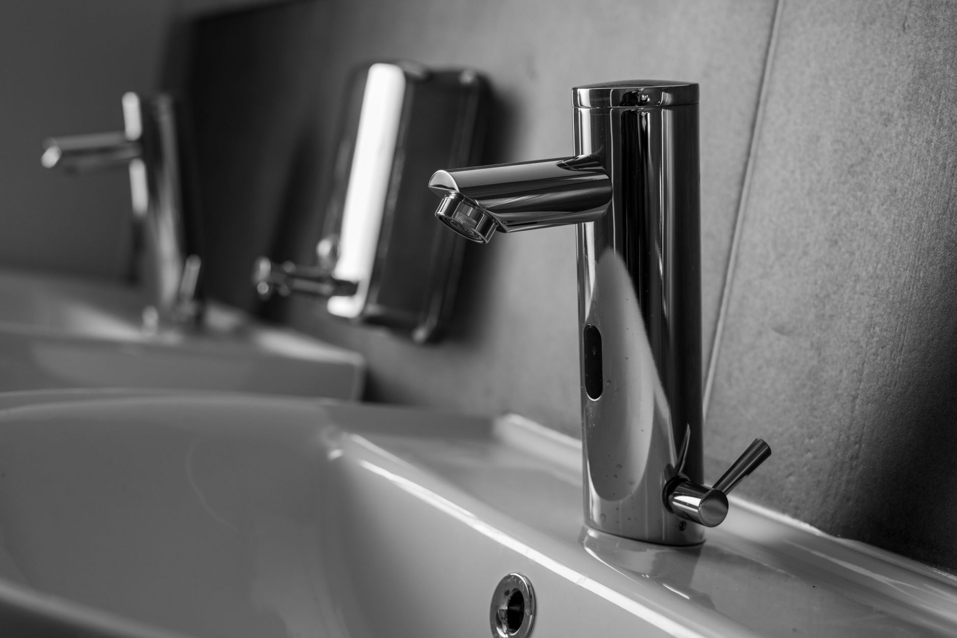 how plumbers win commercial contracts faster quoting UK 2026