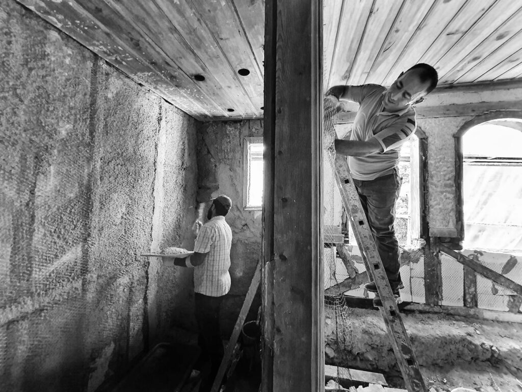 how long to become a competent plasterer
