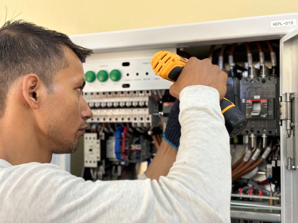 what qualifications do you need to be an electrician USA