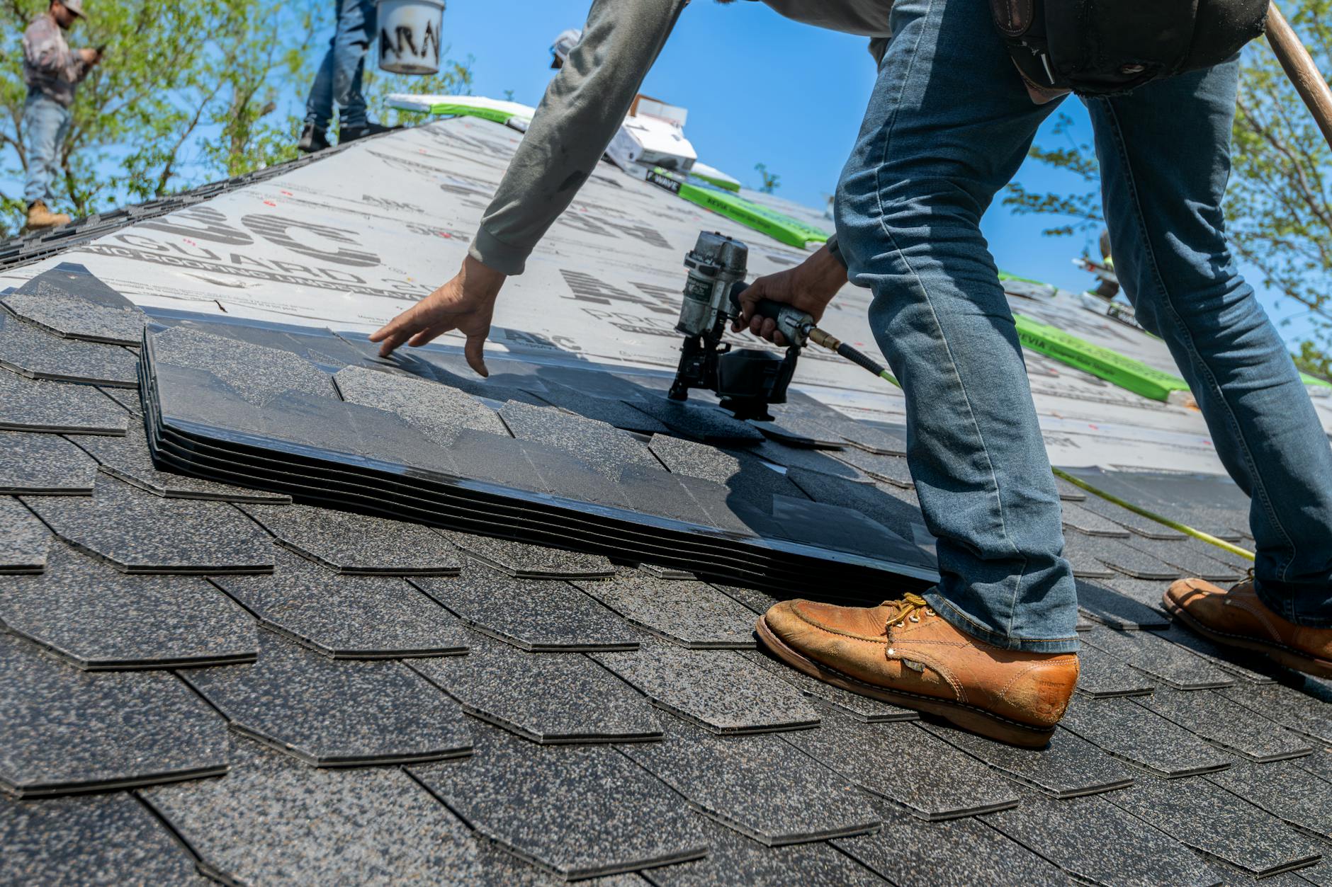 What Certifications Do Roofers Need in the UK?