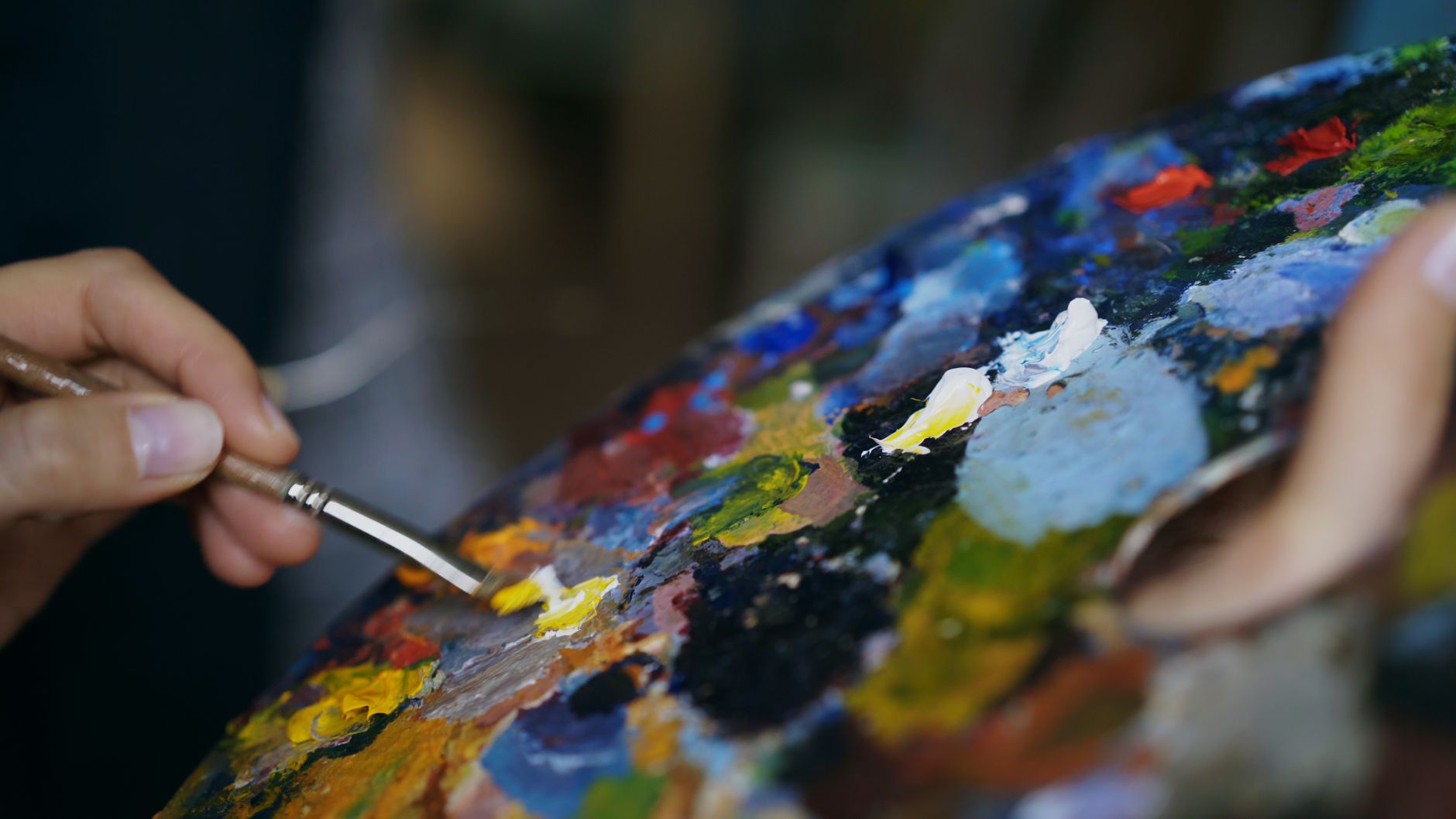 How Much Does a Painter and Decorator Charge Per Hour in the UK