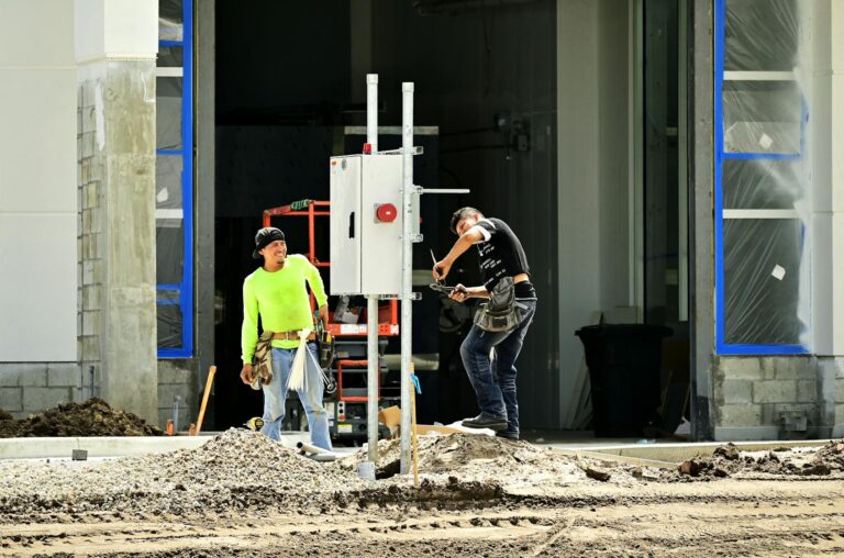 How to Start an Electrician Business in the USA