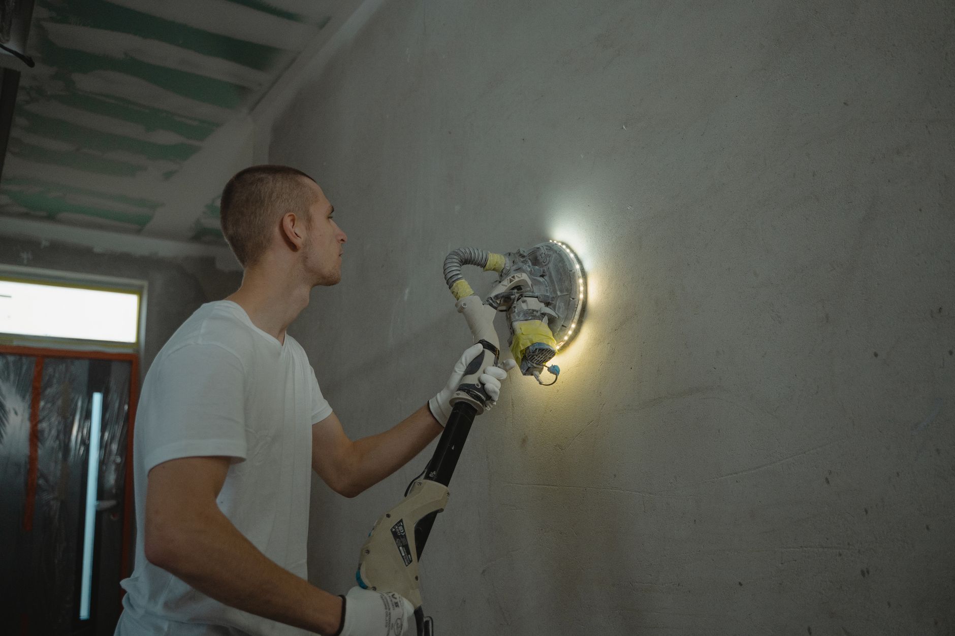 What Qualifications Do You Need to Be a Drywall Contractor