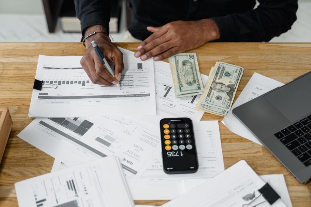 how to manage cash flow construction business USA