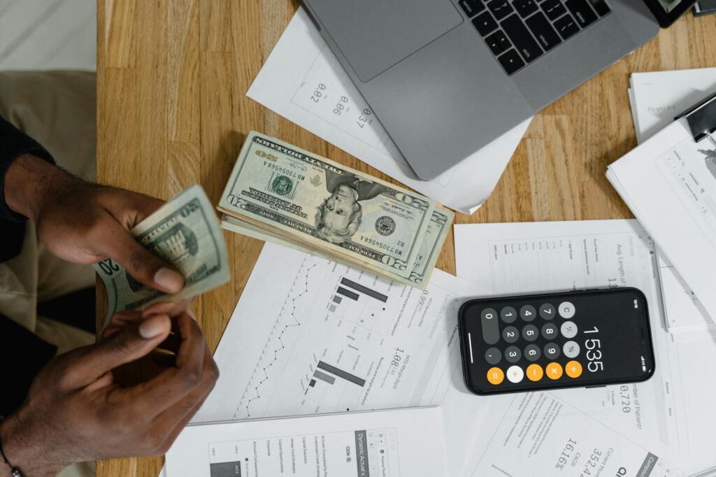 how to manage cash flow construction business USA