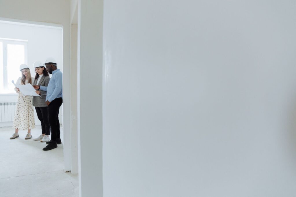 why US homeowners choosing local contractors over large companies
