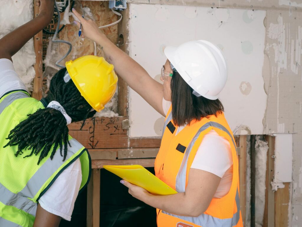 how much does an electrician charge per hour USA 2026