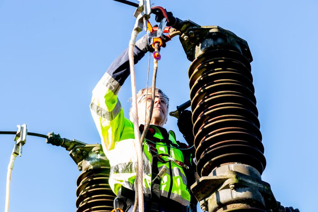 how to get more work as an electrician UK