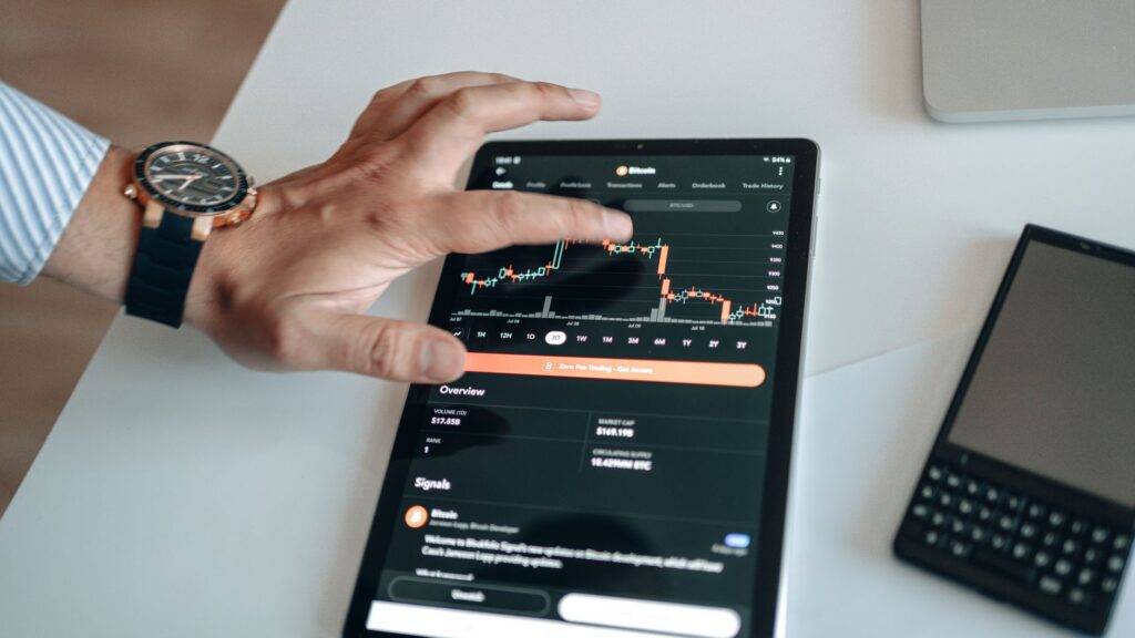 UK trades business owner viewing financial overview on an accounting app on a tablet
