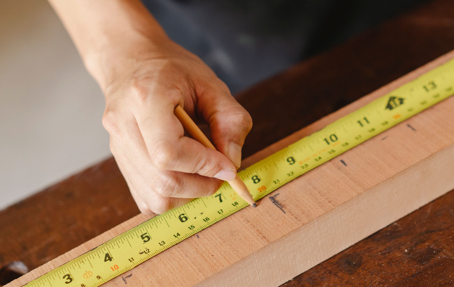 How Much Does a Carpenter Charge Per Hour in the UK? (2026)